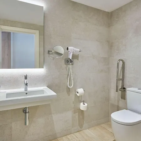 Nh帝王海滩酒店 4*