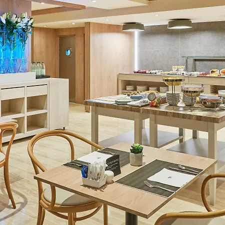 酒店 Nh帝王海滩酒店 4*